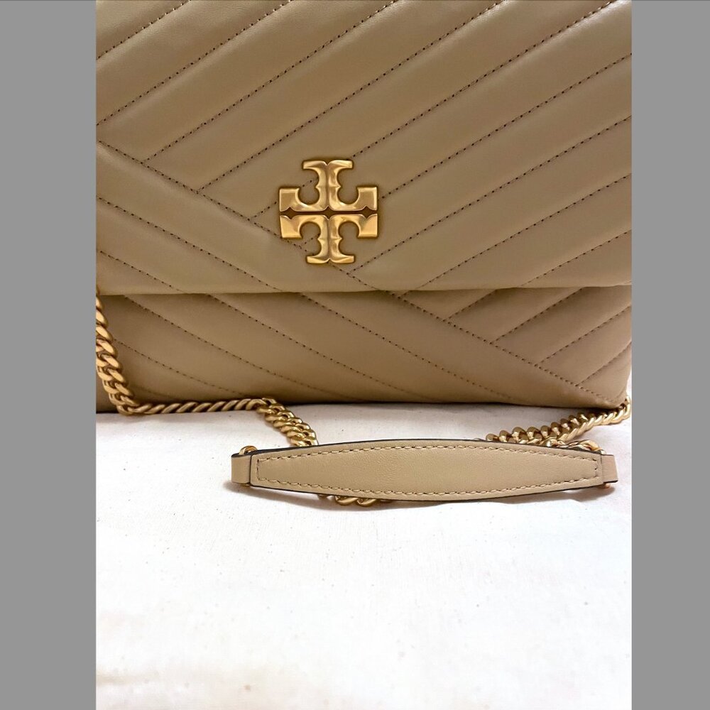 Tory Burch | Kira Chevron-Quilted Convertible Shoulder Bag - Picture 9 of 15